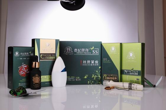 去黑頭鼻膜一貼輕松，黑頭無蹤，收縮毛孔